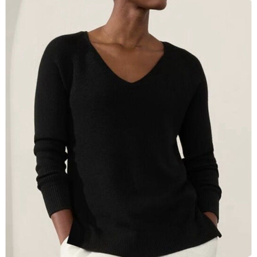 Athleta Women's Hanover Refined V Neck Sweater Merino Wool Blend Sz. Large Black